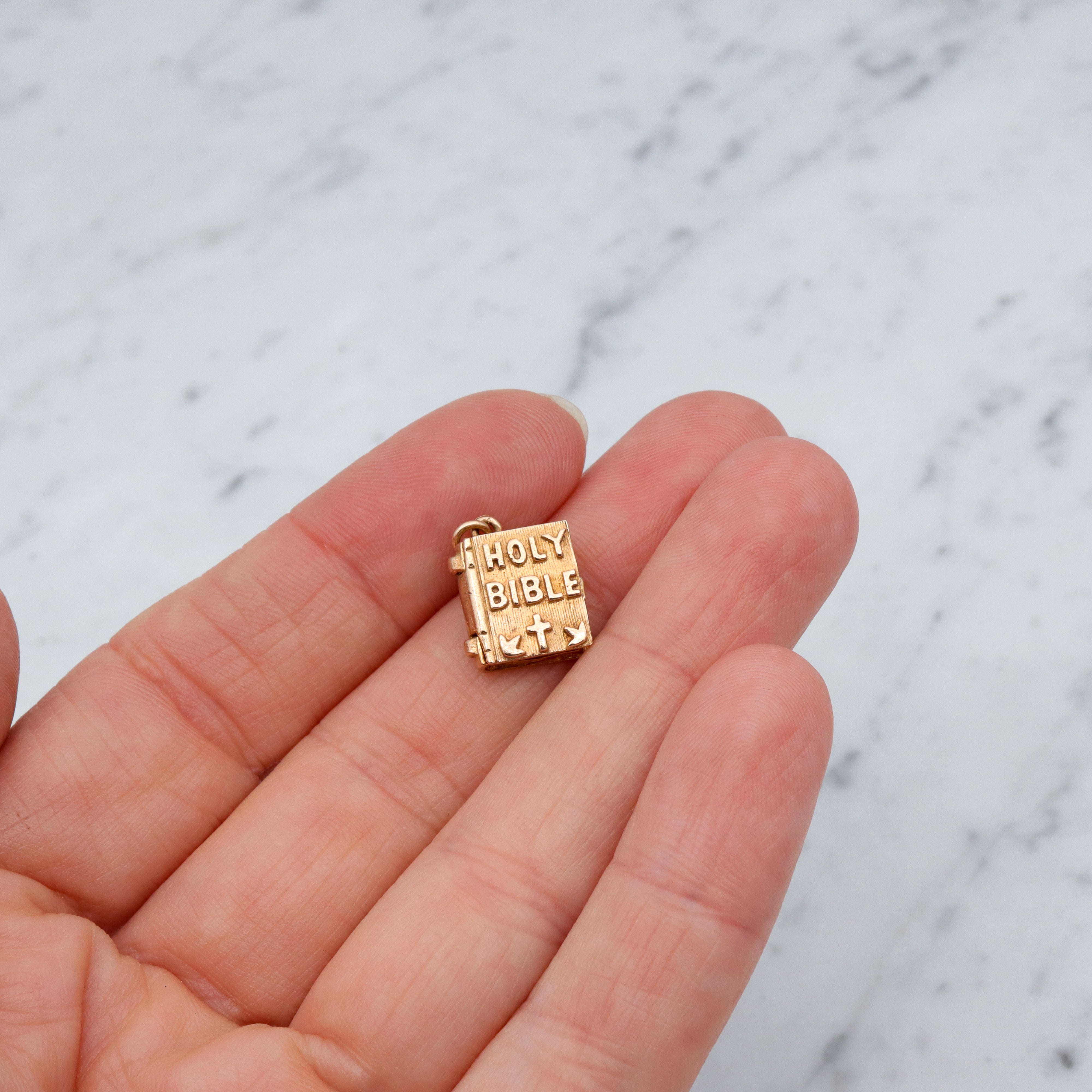 Vintage English 9k gold Nuvo opening Holy Bible charm